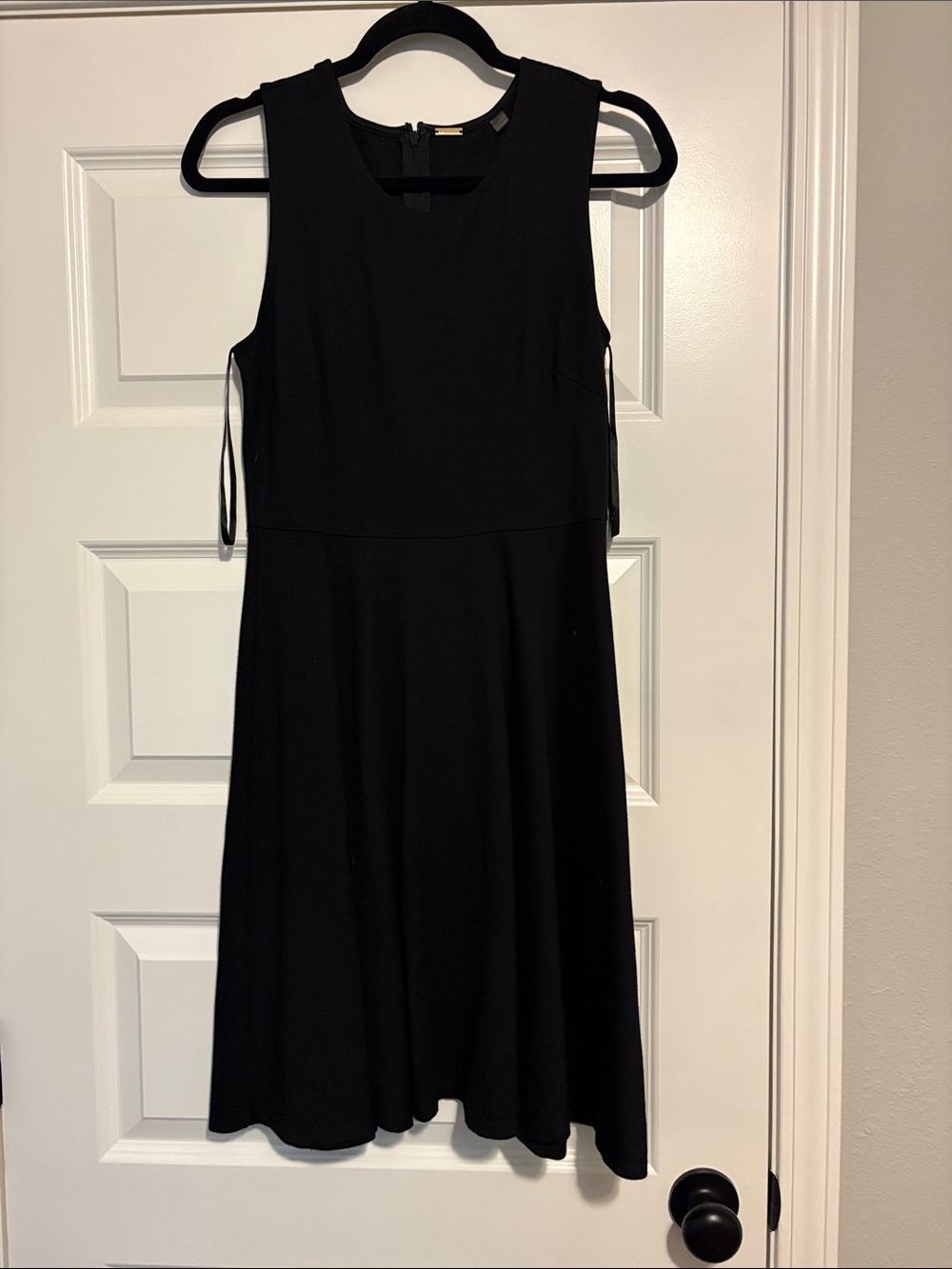 T Tahari Black Sleeveless Midi Dress
